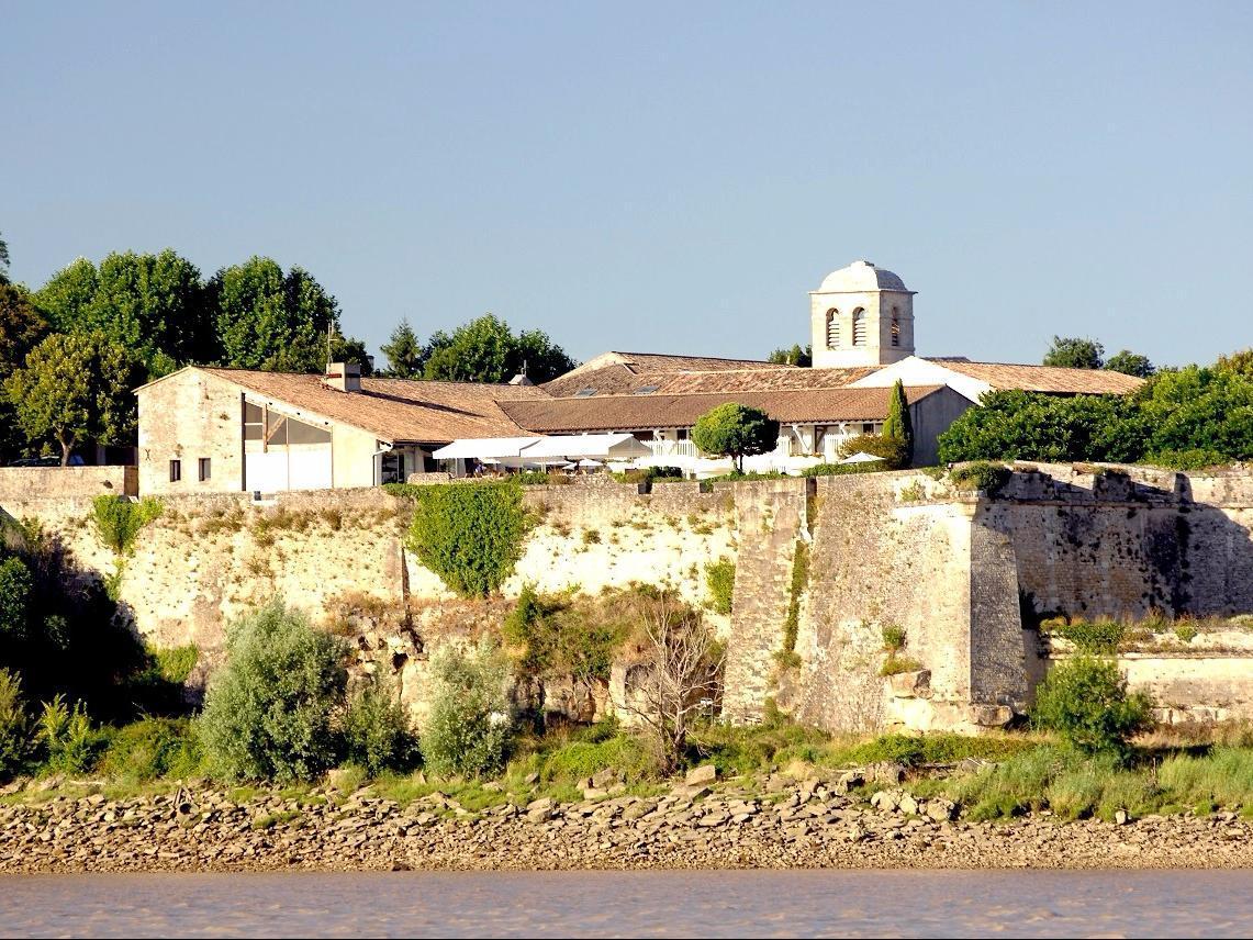 Logis Hotel Restaurant La Citadelle Блеи-э-Сент-Люс Экстерьер фото