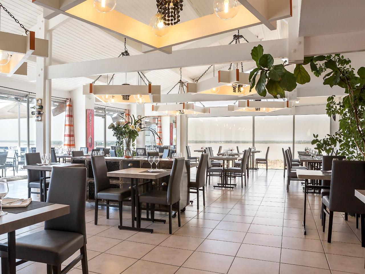 Logis Hotel Restaurant La Citadelle Блеи-э-Сент-Люс Экстерьер фото