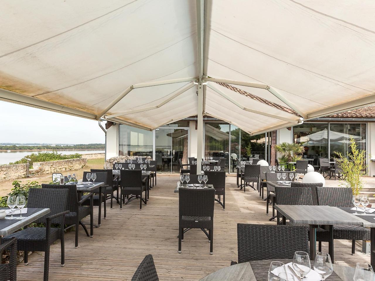 Logis Hotel Restaurant La Citadelle Блеи-э-Сент-Люс Экстерьер фото