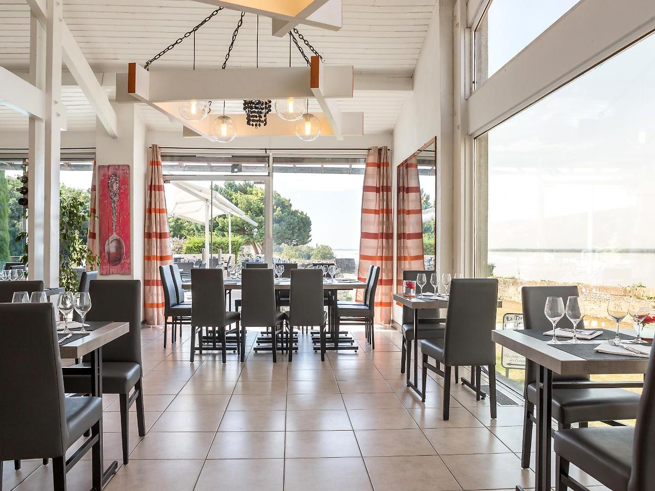 Logis Hotel Restaurant La Citadelle Блеи-э-Сент-Люс Экстерьер фото