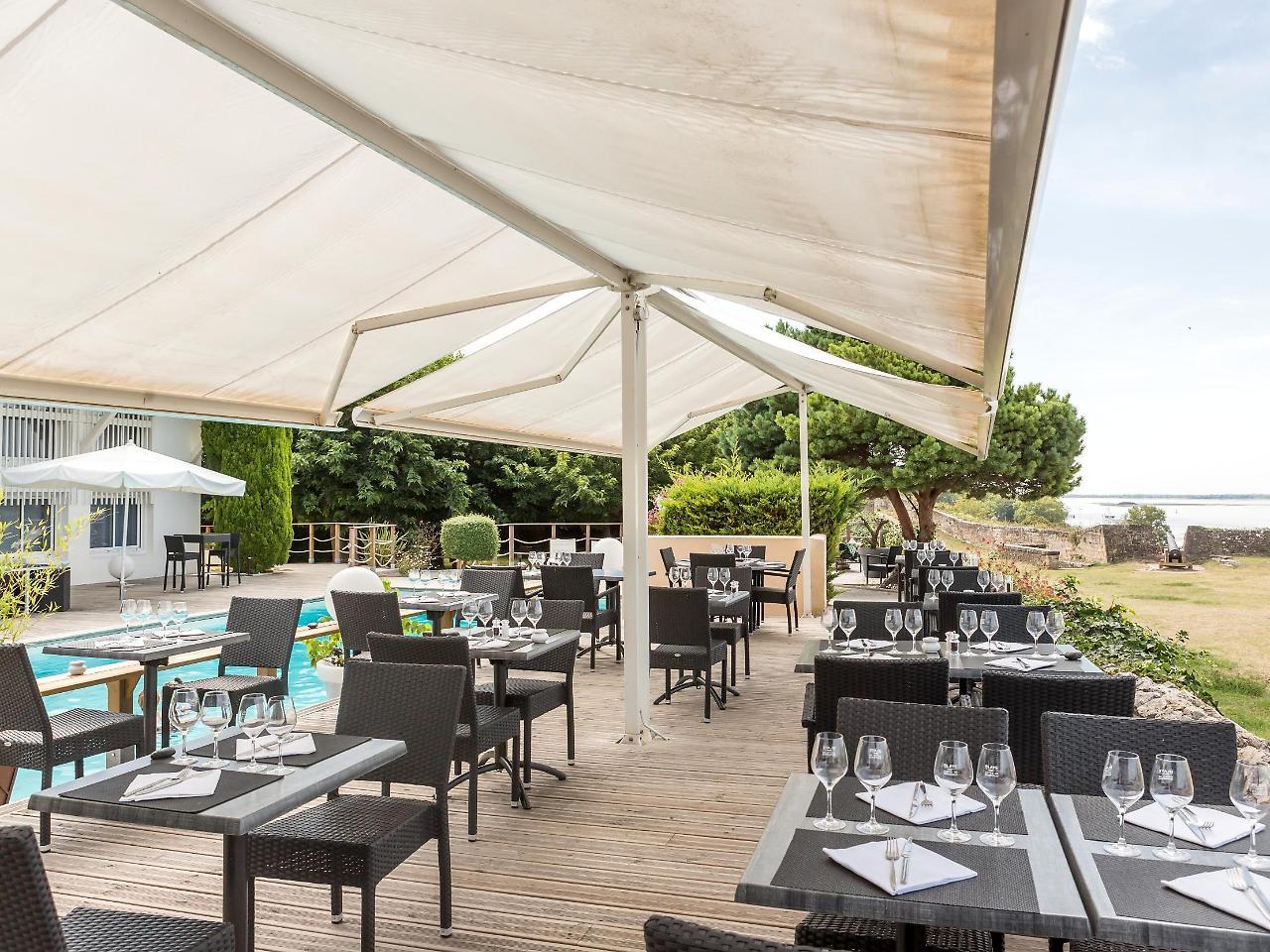 Logis Hotel Restaurant La Citadelle Блеи-э-Сент-Люс Экстерьер фото