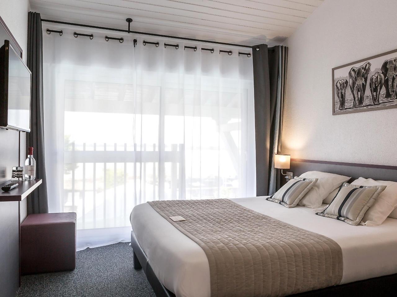 Logis Hotel Restaurant La Citadelle Блеи-э-Сент-Люс Экстерьер фото