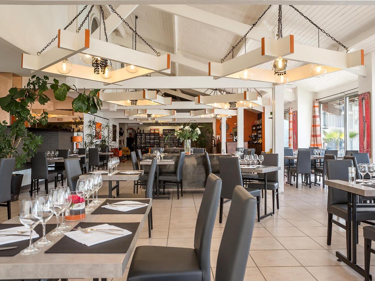 Logis Hotel Restaurant La Citadelle Блеи-э-Сент-Люс Экстерьер фото