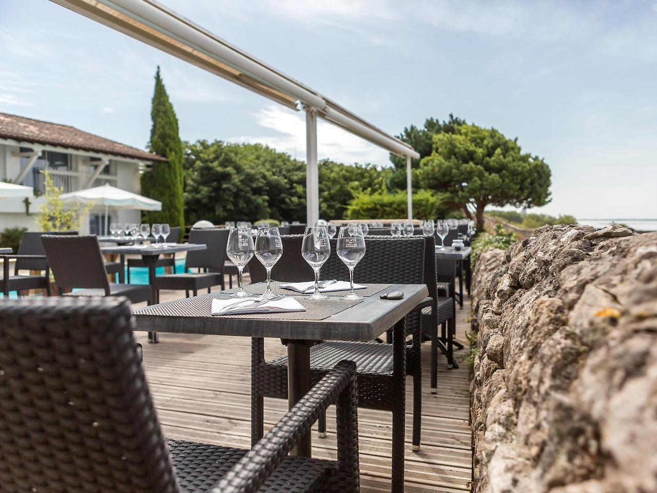 Logis Hotel Restaurant La Citadelle Блеи-э-Сент-Люс Экстерьер фото