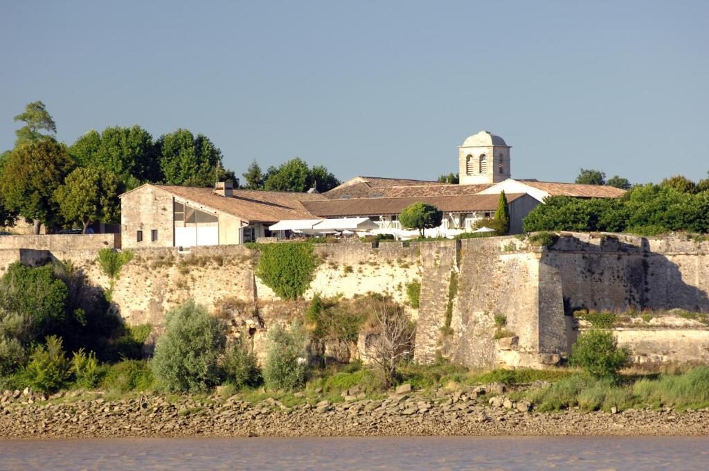 Logis Hotel Restaurant La Citadelle Блеи-э-Сент-Люс Экстерьер фото